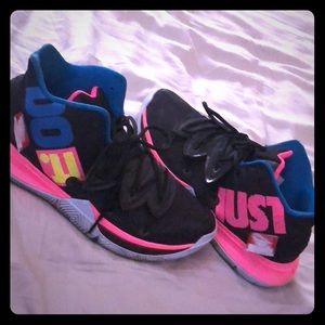 MINT CONDITION KYRIE 5 JDI